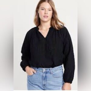 Old Navy Ruffle Trim Split Neck Lace Long Sleeve Black Top Size Large. BNWT🩵